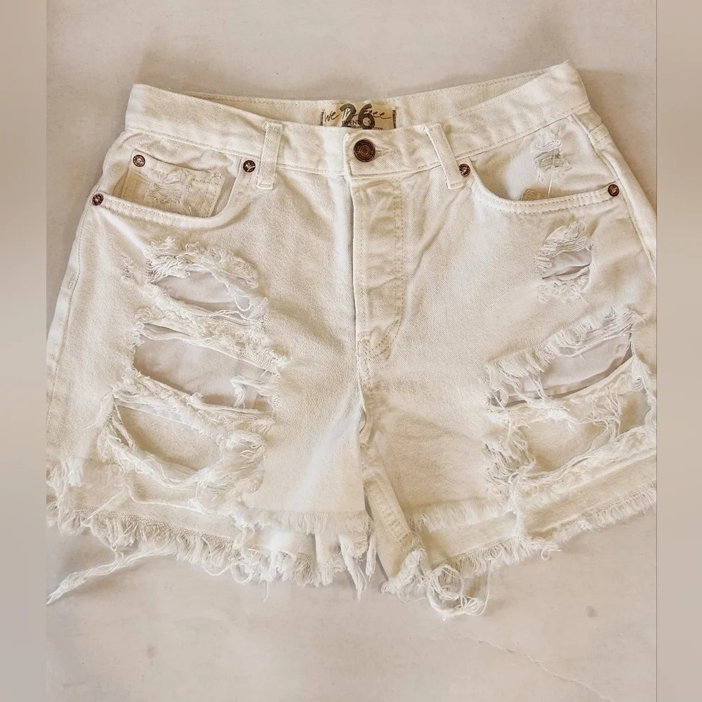 NWT || WE THE FREE || Sophia denim, cut offs, white, distressed, shorts, size 4 - Picture 3 of 8